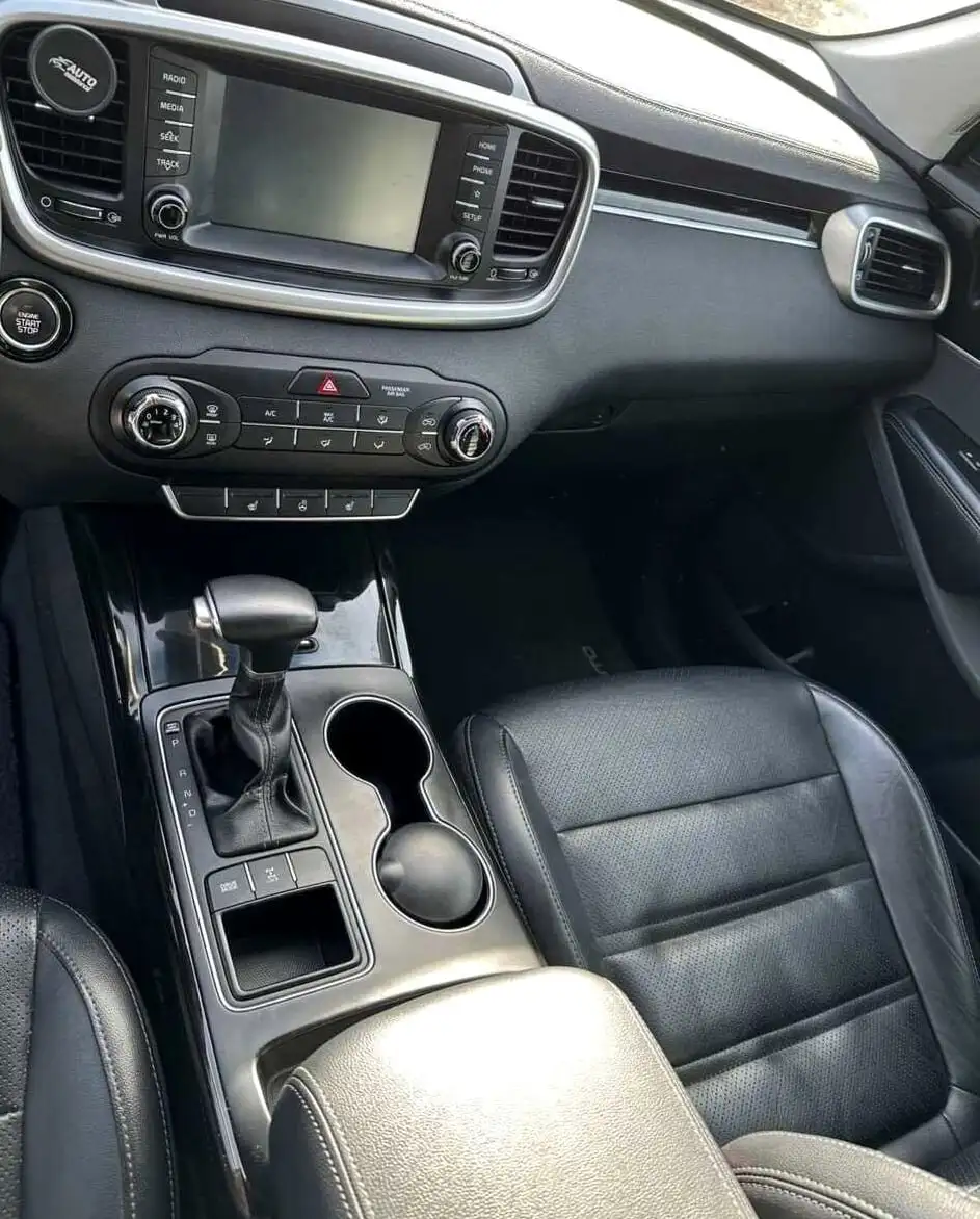 Kia Sorento 2018 - Авто в Омск