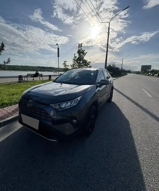 Toyota RAV4 2020 - Авто в Омск