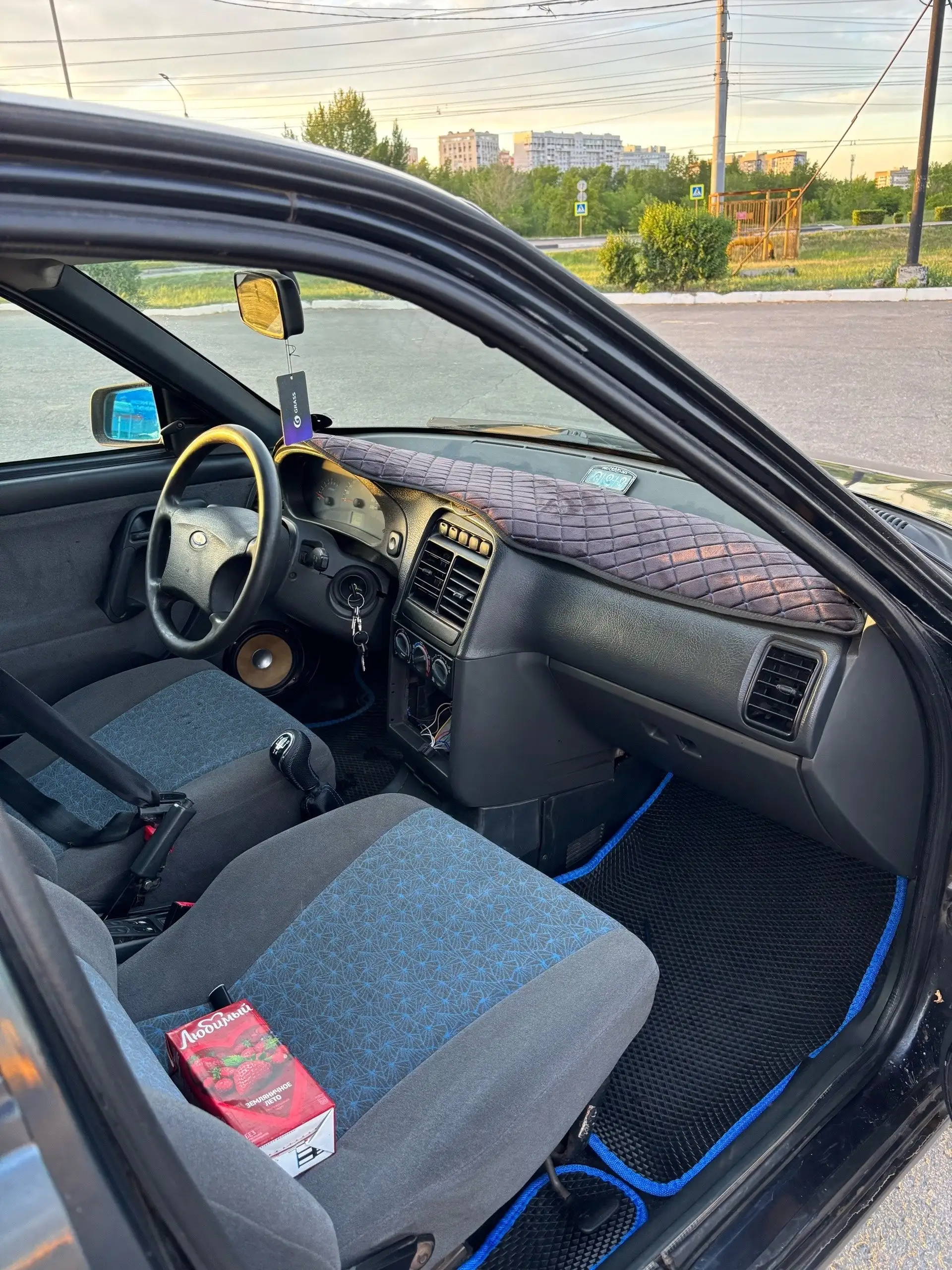 Продажа ВАЗ 2112 2006 года в Омске - Легковые автомобили (Авто) в Омск