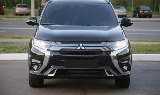 Продам Mitsubishi Outlander 2018 - Колёса и шины в Омск