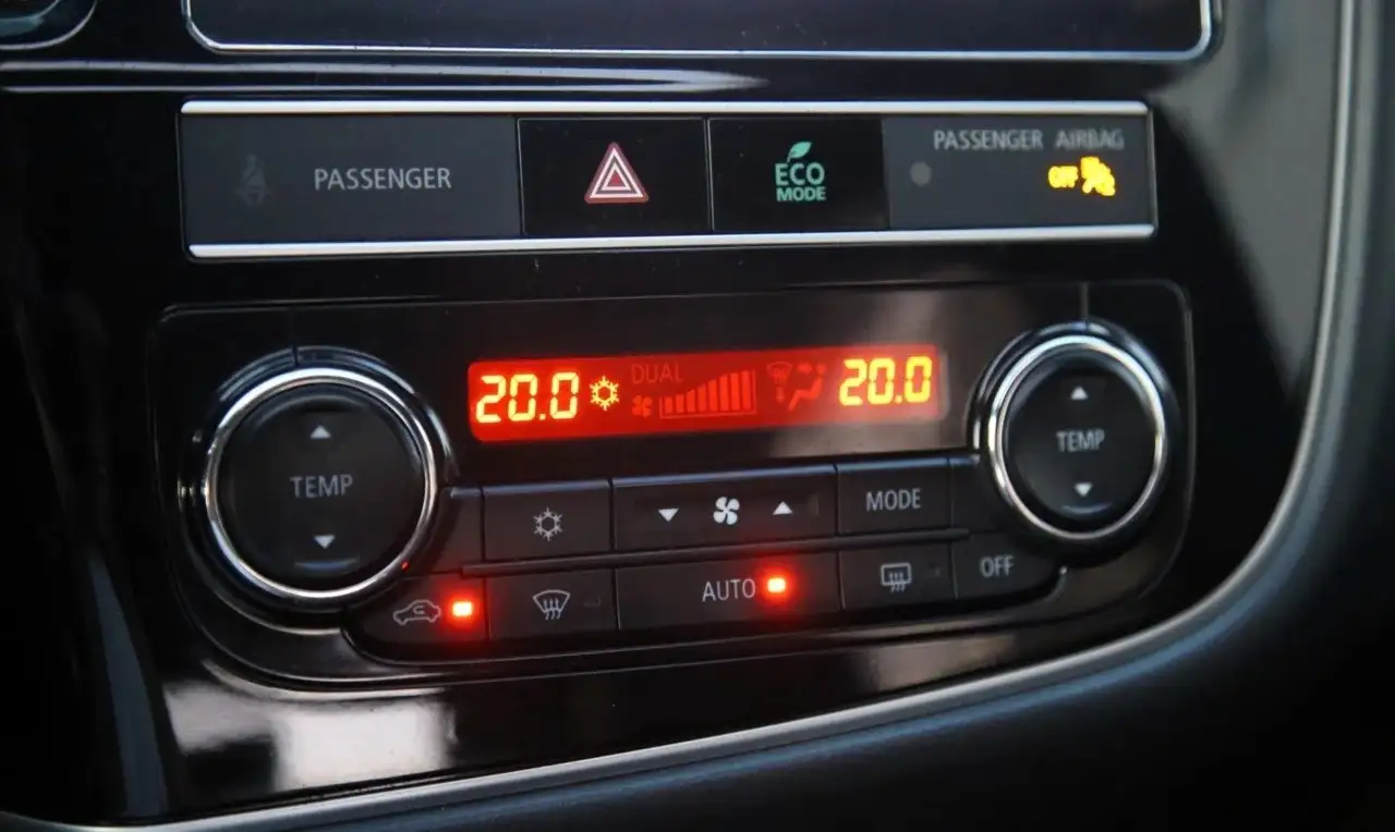 Продам Mitsubishi Outlander 2018 - Внедорожник (Авто) в Омск