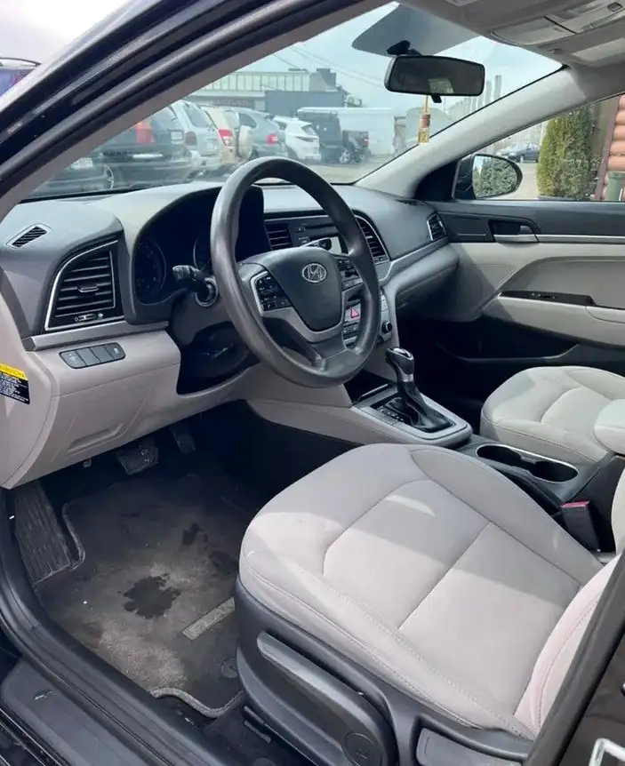 Hyundai Elantra 2018 - Автомобили с пробегом (Авто) в Омск