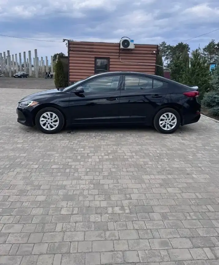 Hyundai Elantra 2018 - Автомобили с пробегом (Авто) в Омск