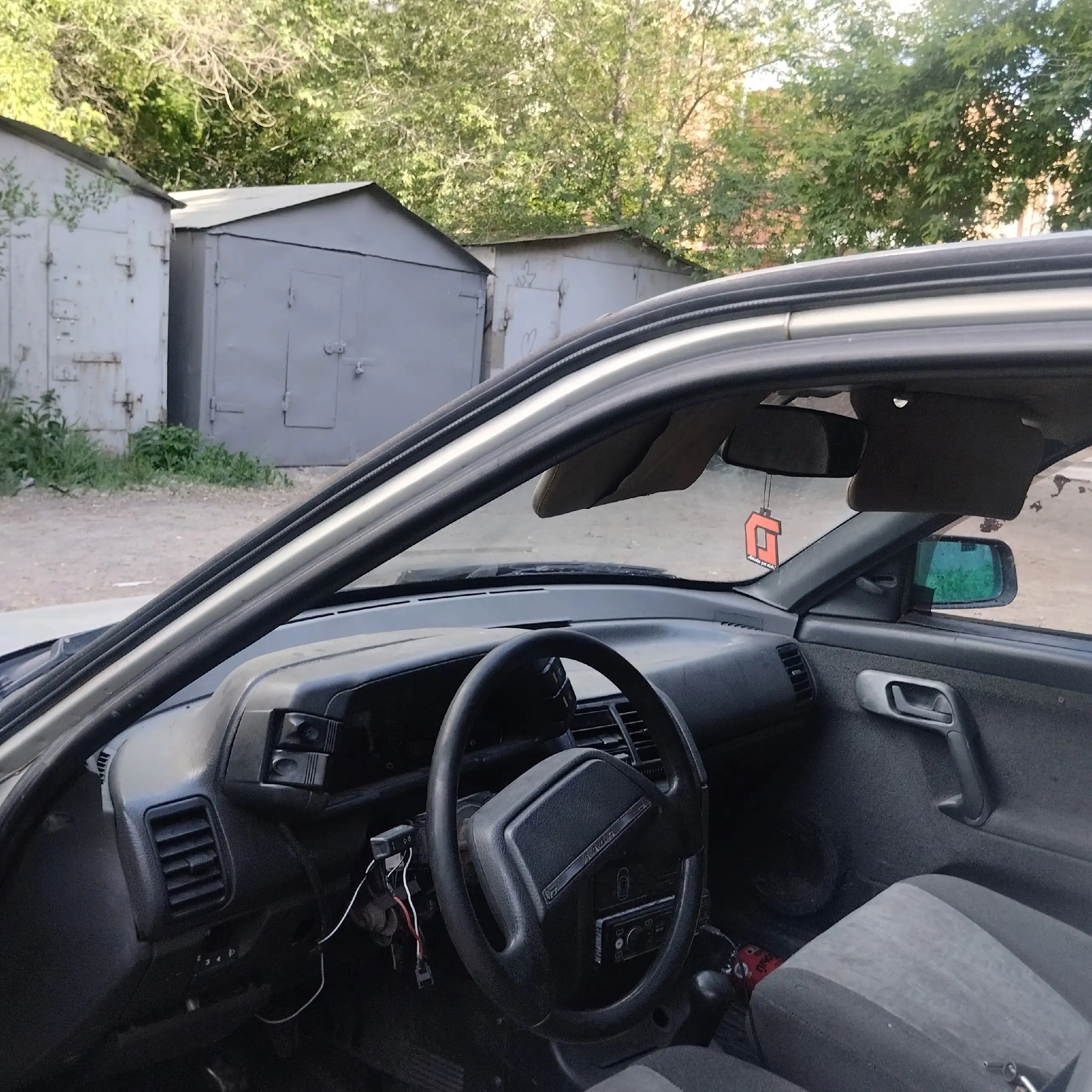 Автомобиль 2002 года на ходу - Легковые автомобили (Авто) в Омск
