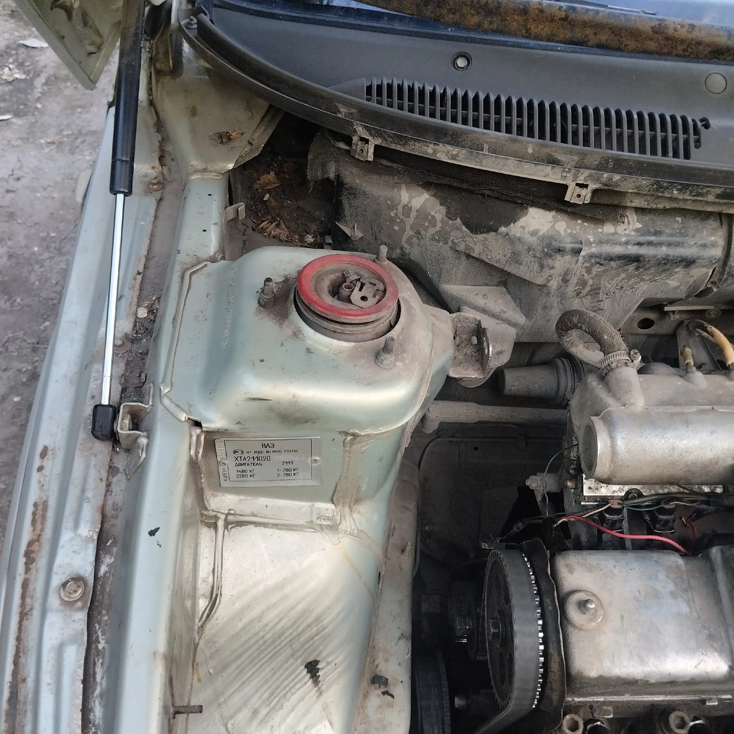 Автомобиль 2002 года на ходу - Легковые автомобили (Авто) в Омск