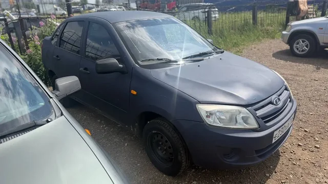 Lada Granta 2012 - Скутеры и мотоциклы в Набережные Челны