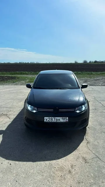 Volkswagen Polo 2010 - Мотоциклы и квадроциклы в Омск