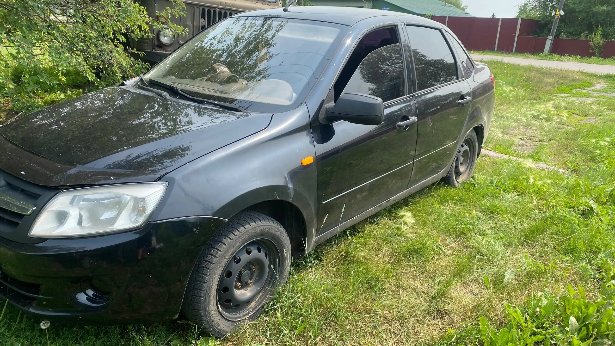 Продам Гранту 2013 года - Легковые автомобили (Авто) в Омск