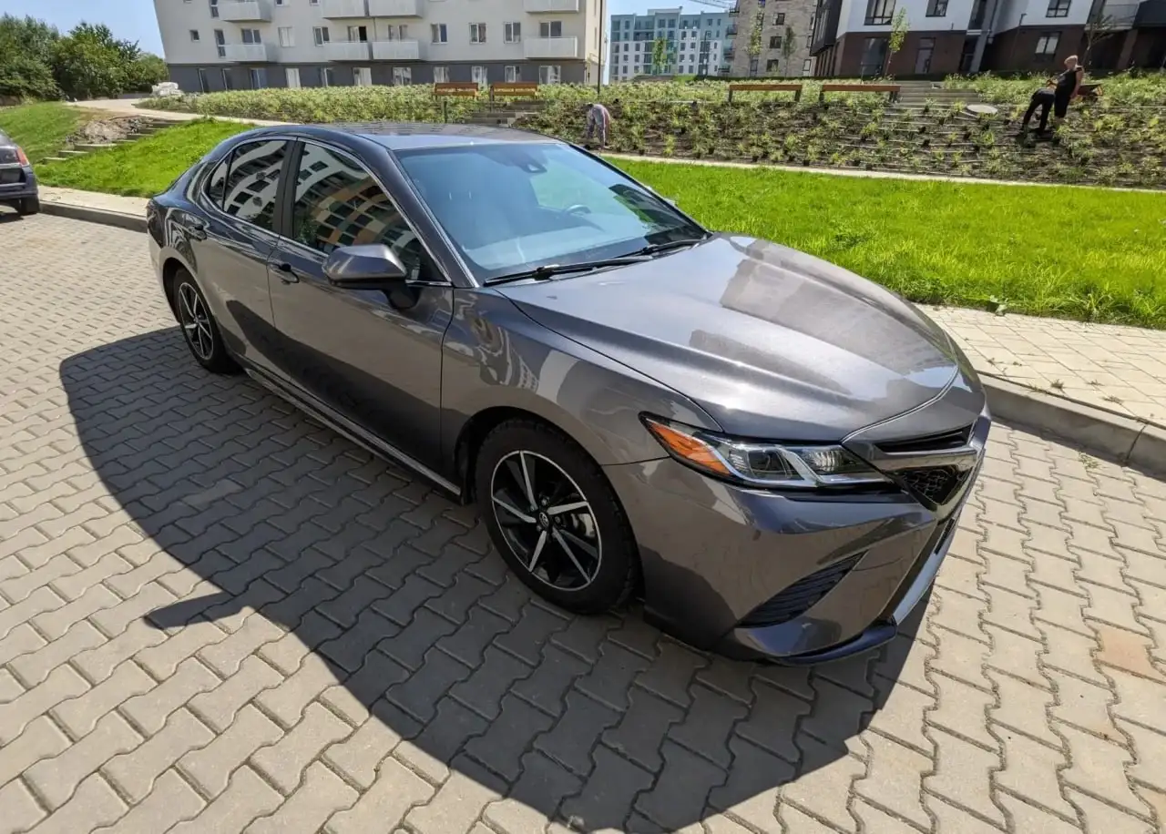 Toyota Camry XV70 2019, 2.5 л, 27 000 км - Легковые автомобили (Авто) в Омск