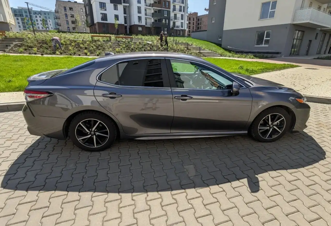 Toyota Camry XV70 2019, 2.5 л, 27 000 км - Легковые автомобили (Авто) в Омск