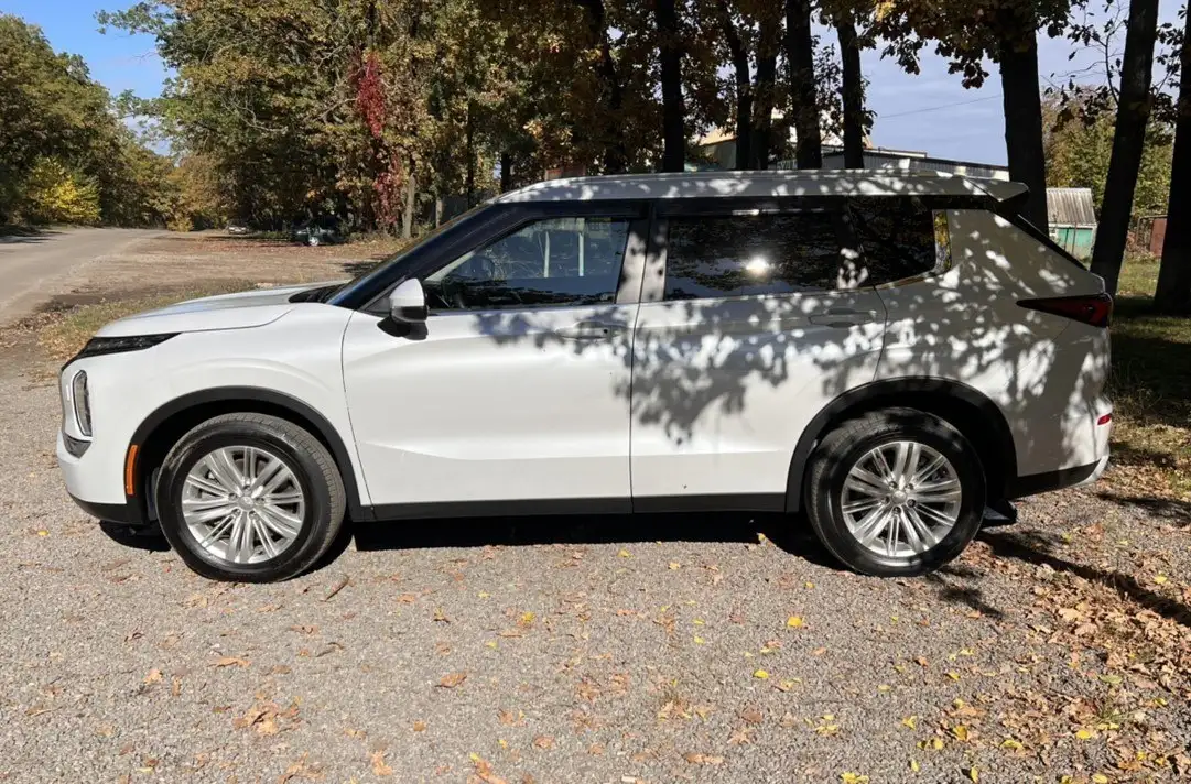 Mitsubishi Outlander IV (2022) - Внедорожники (Авто) в Омск
