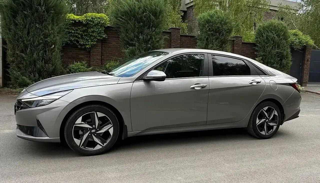Hyundai Elantra - Легковые автомобили (Авто) в Омск