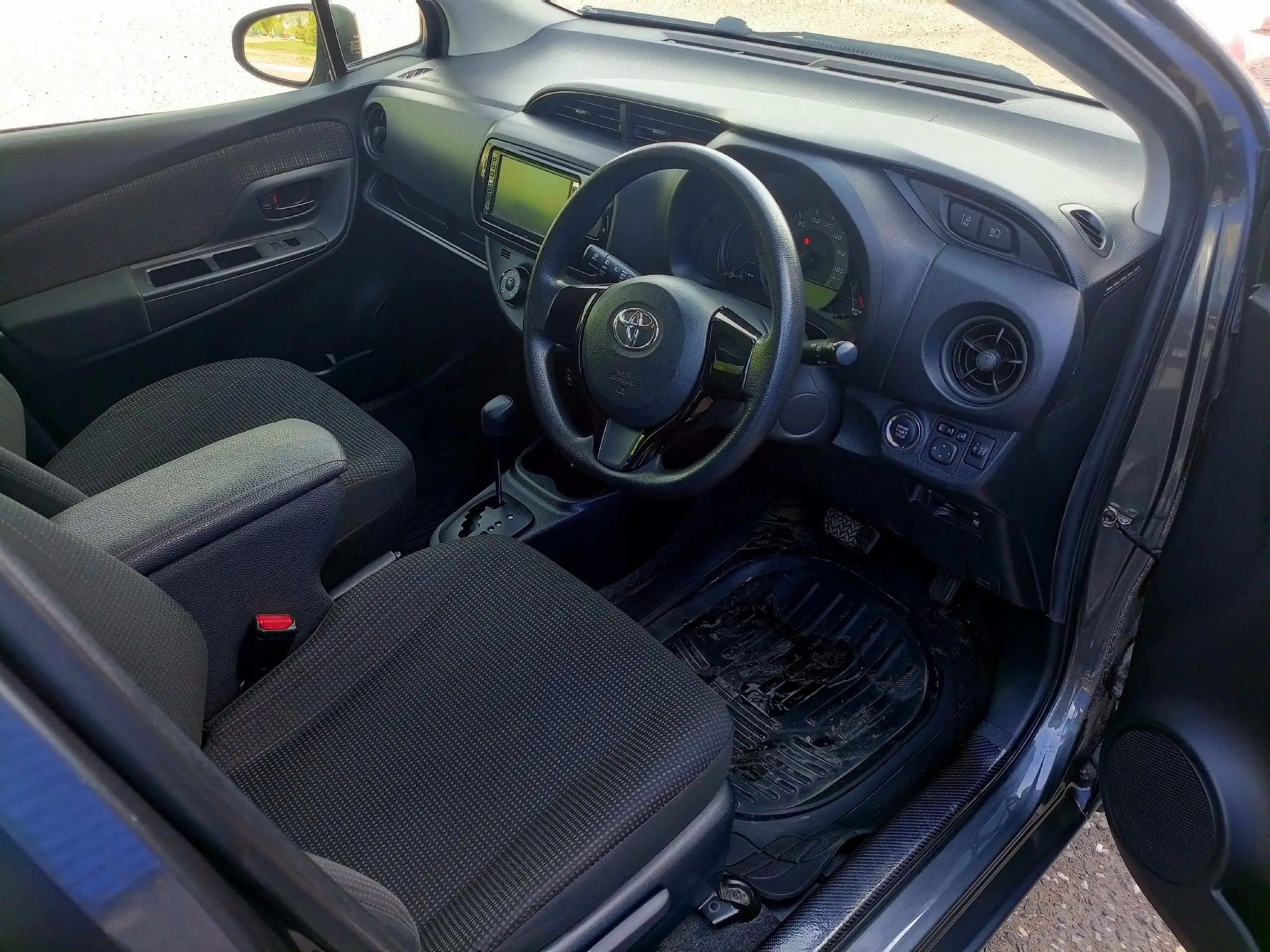 Toyota Vitz 2017 года в отличном состоянии - Легковые автомобили (Авто) в Омск