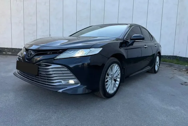 Toyota Camry 2018 - Грузовые автомобили в Омск