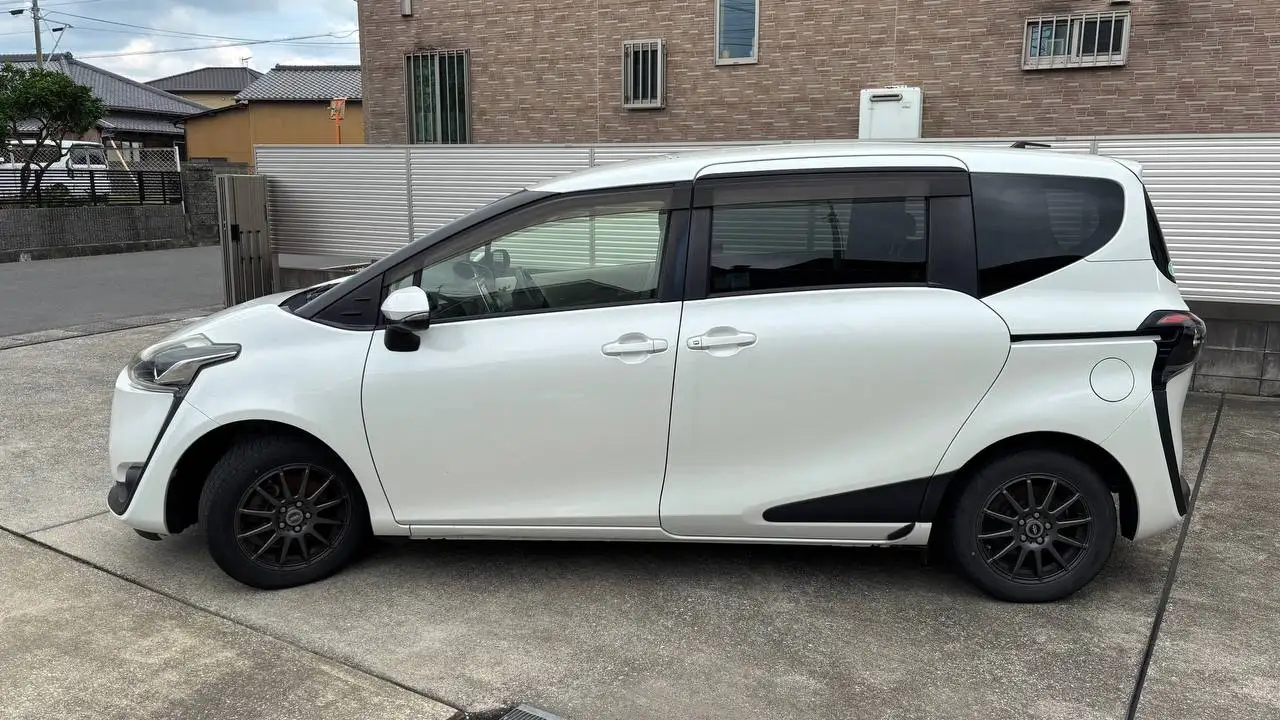 Toyota Sienta G 2015 1.5 AT - Авто в Омск