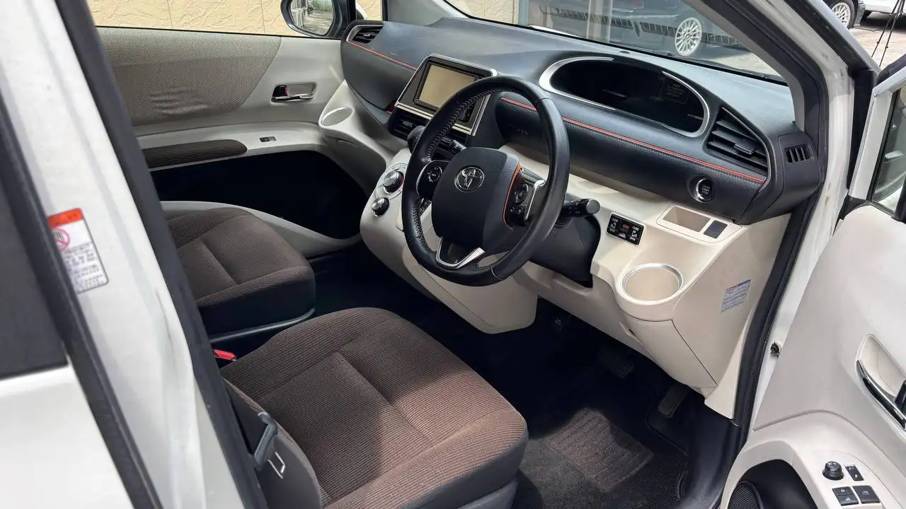 Toyota Sienta G 2015 1.5 AT - Авто в Омск
