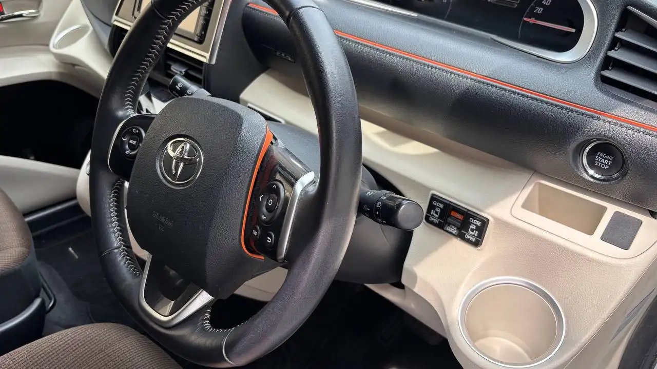 Toyota Sienta G 2015 1.5 AT - Авто в Омск