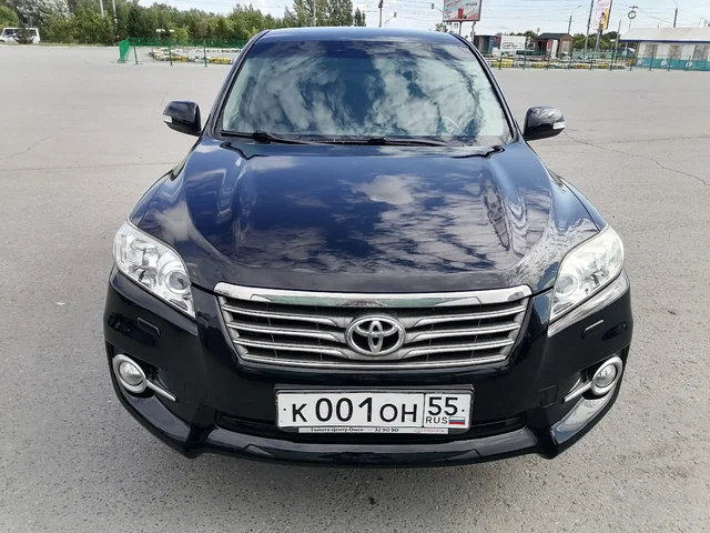 Toyota RAV4 2012 года - Volkswagen Passat B5 в Омск
