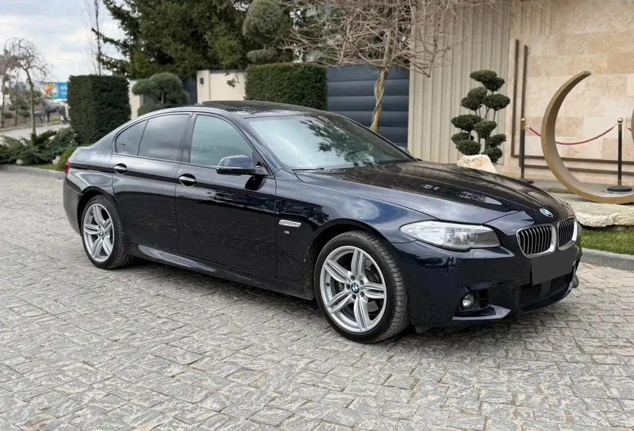 BMW 5 Series F10 2016 - Легковые автомобили (Авто) в Омск