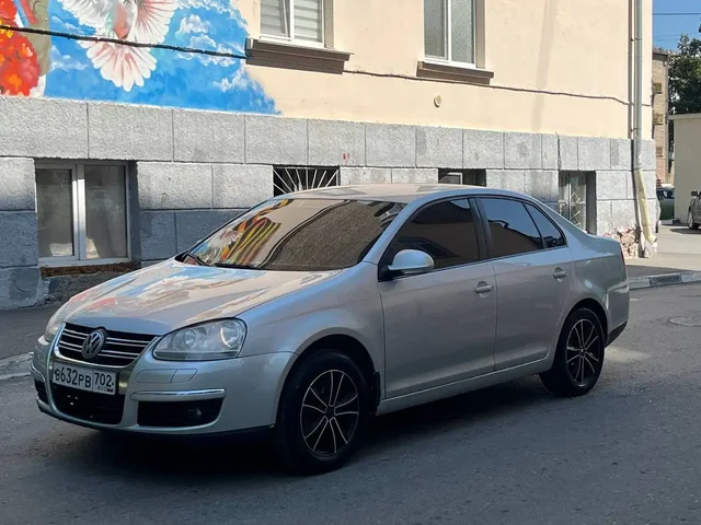 Volkswagen Jetta 2010 - Лодки в Омск