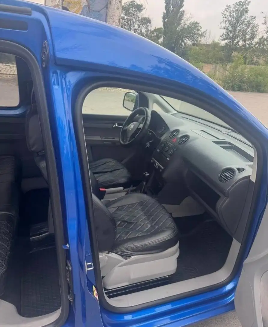 Volkswagen Caddy Life 2010, 7 мест, газ/бензин - Легковые автомобили (Авто) в Омск