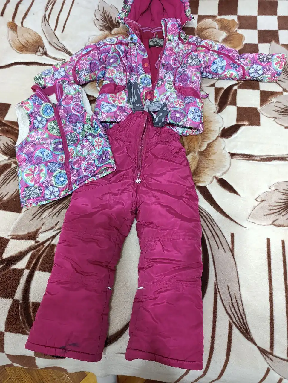Продам зимний комбинезон для детей