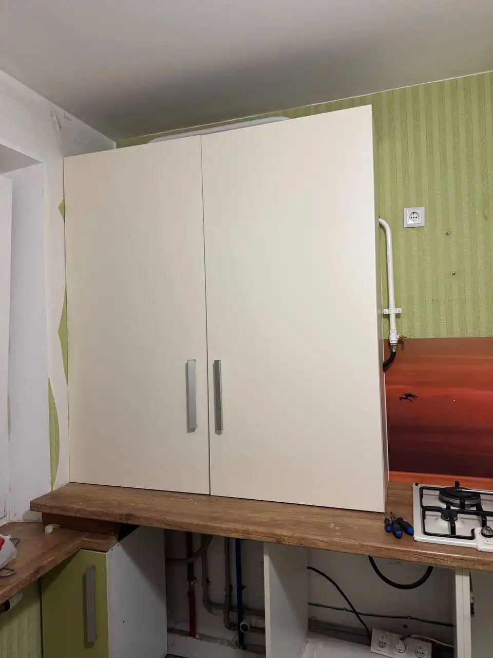 Кухня с электрическим духовым шкафом