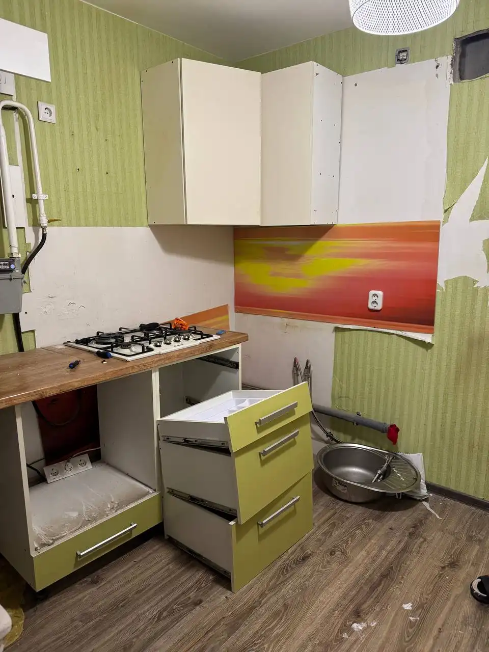 Кухня с электрическим духовым шкафом