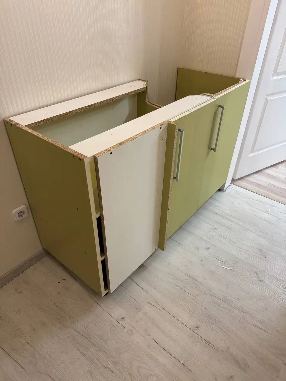 Кухня с электрическим духовым шкафом