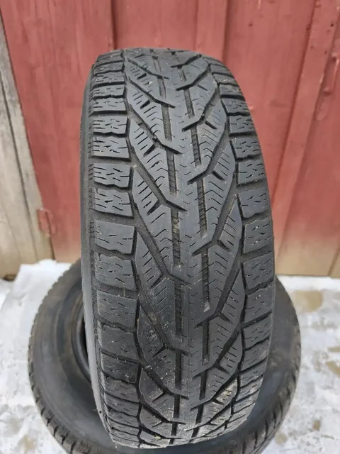 Продажа зимних шин 195/65/15 - Авто в Дзержинск