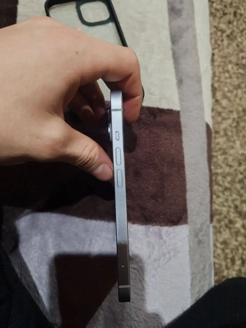 Айфон 14 в хорошем состоянии с коробкой и документами