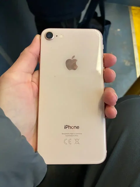 iPhone 8 в отличном состоянии с комплектом - Электроника в Дзержинск