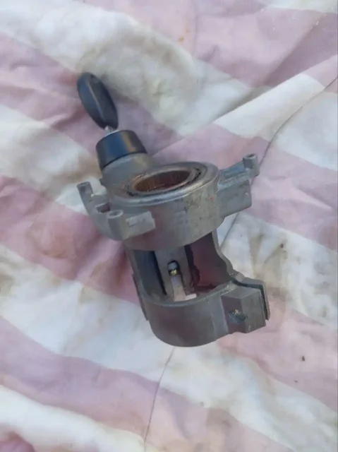 Замок зажигания Пассат Б3 с неисправной контактной группой - частное объявление в Дзержинск-Фаниполь