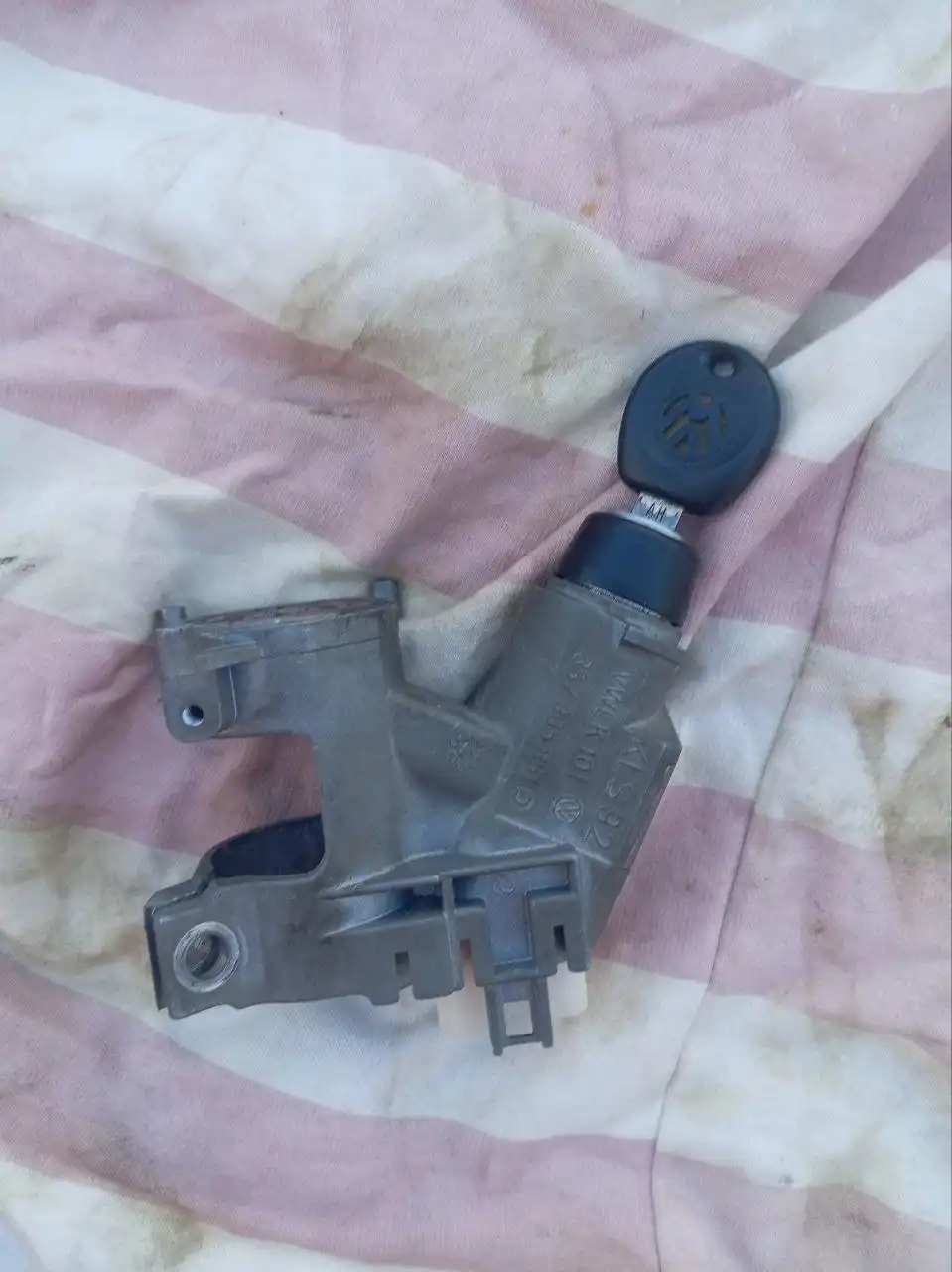 Замок зажигания Пассат Б3 с неисправной контактной группой