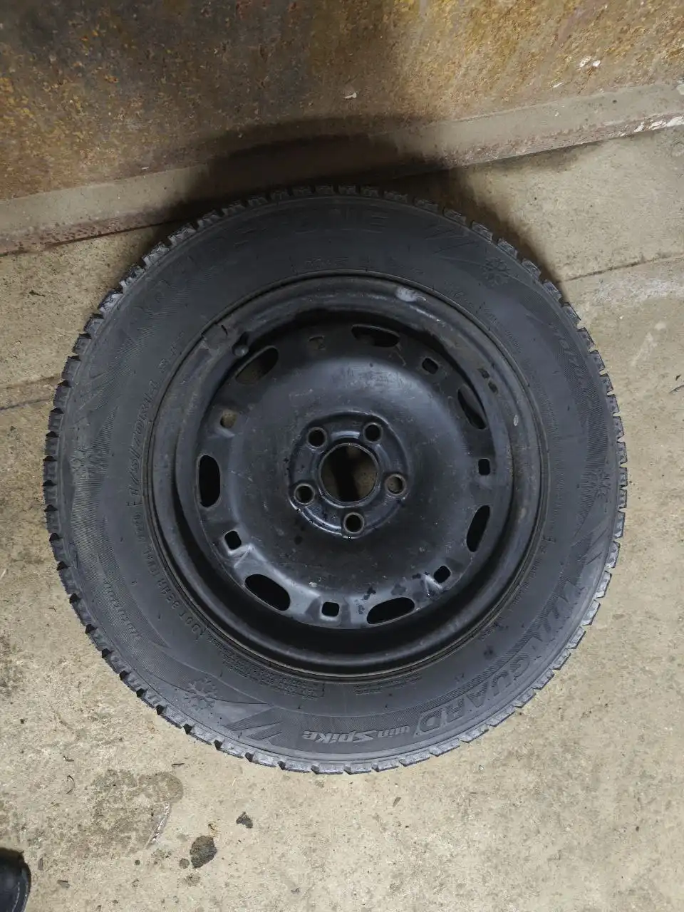 Зимняя резина с дисками 175/70 R14 для VAG Polo Skoda