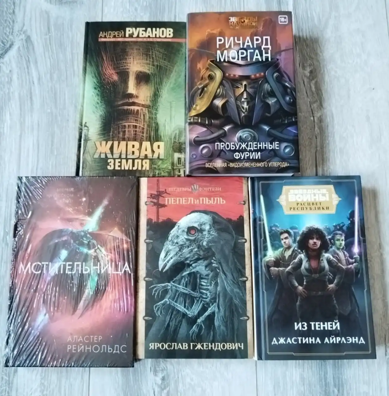 Распродажа книг в Дзержинске-Фаниполе - Книги (Барахолка) в Дзержинск-Фаниполь