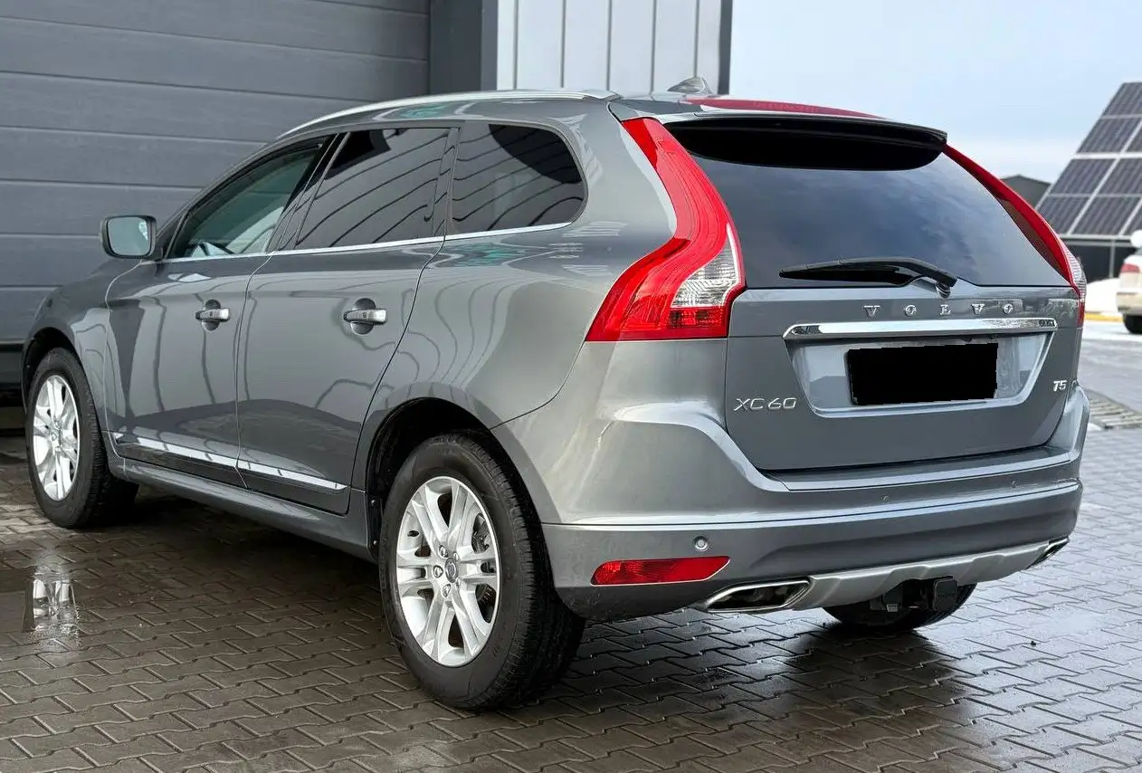 Продам Volvo XC 60 2л бензин автомат передний привод - Авто в Вологда