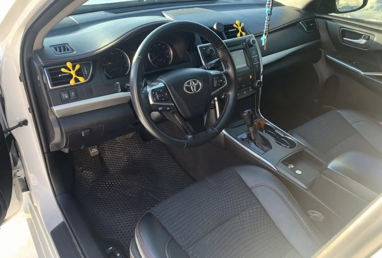 Toyota Camry 2.5 автомат 2015 года - Авто в Вологда