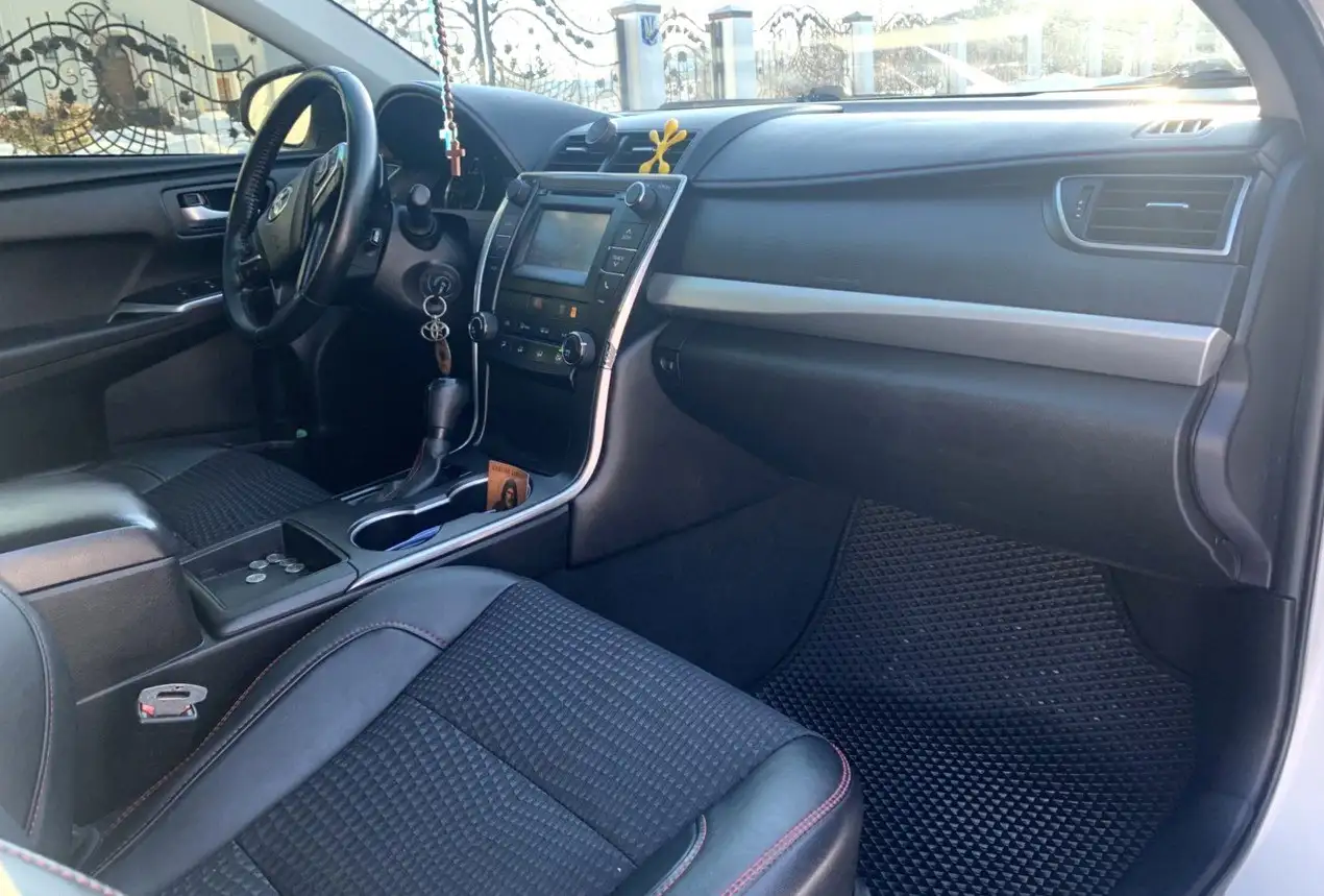 Toyota Camry 2.5 автомат 2015 года - Авто в Вологда
