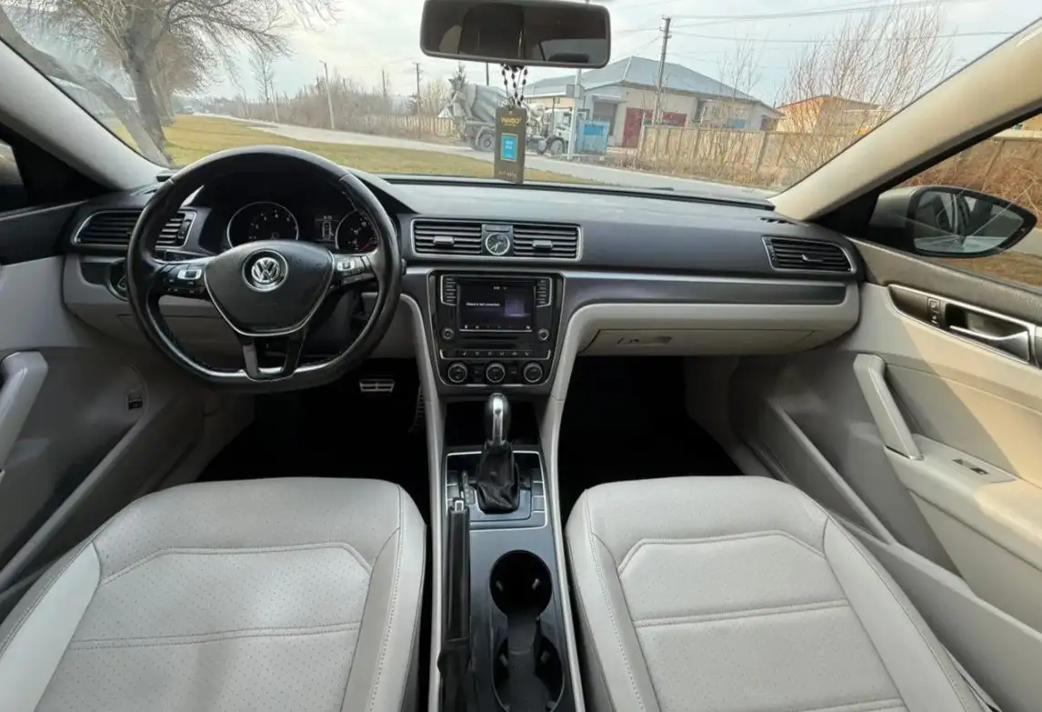 Продам Volkswagen Passat R-Line 2017 года - Легковые автомобили (Авто) в Вологда