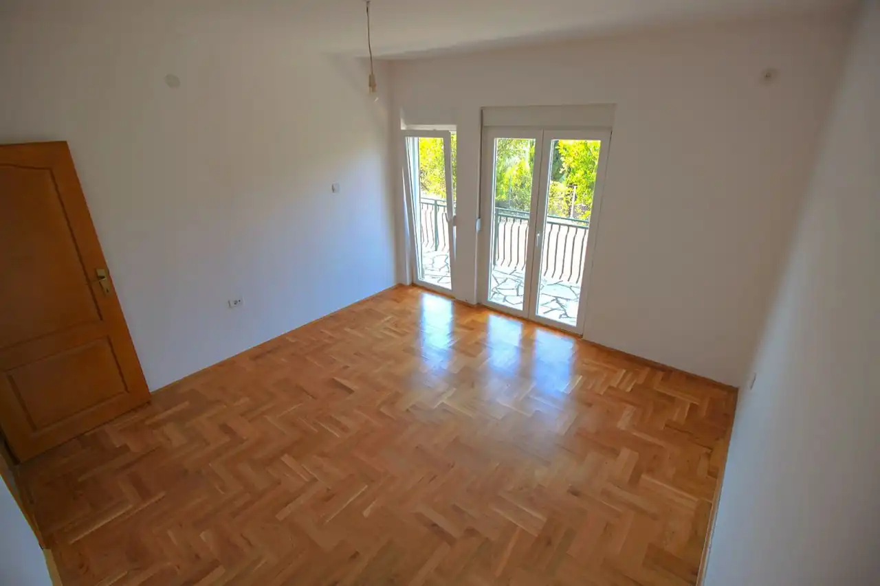 Продается двухэтажный дом в Бар Черногория - Недвижимость в Бар