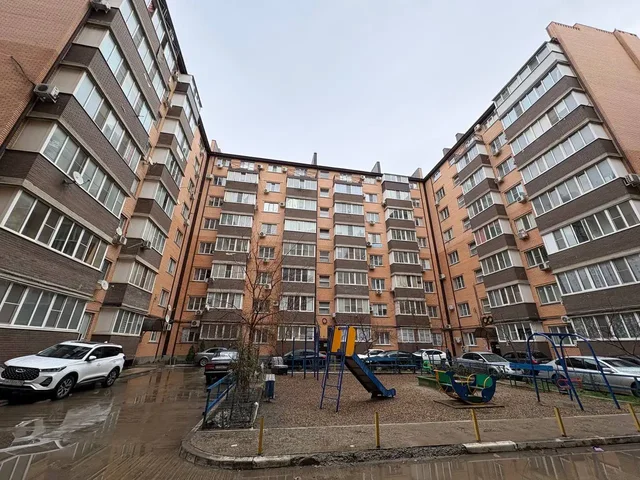 Продажа квартиры 37 кв.м. на Рахманинова 34 в Краснодаре - Гараж в Краснодар