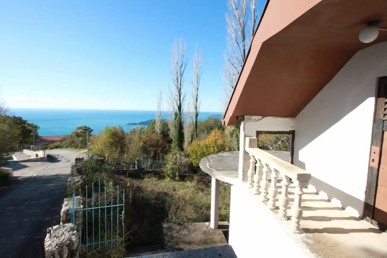 Двухэтажный дом с панорамным видом на море в поселке Кульаче, Будва, Черногория - Дома (Недвижимость) в Будва