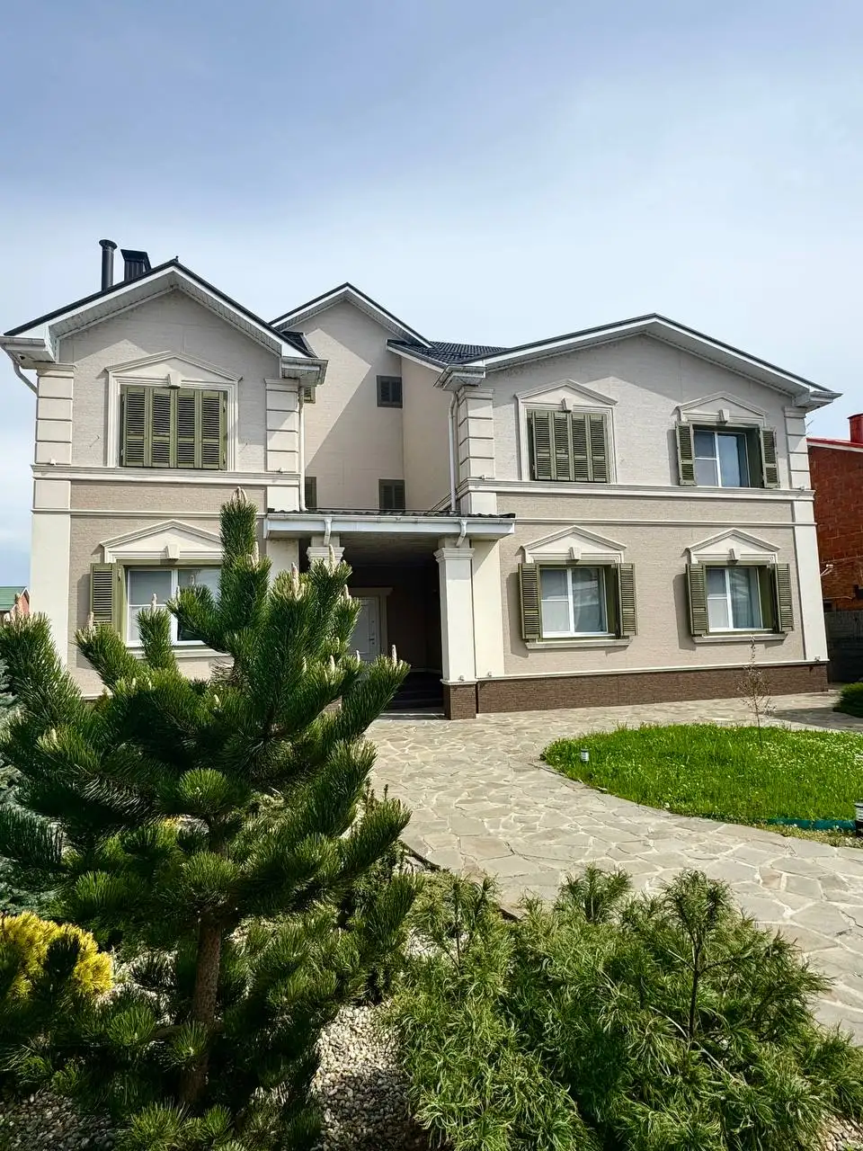 Продажа двухэтажного дома с мансардой и цоколем в Краснодаре - Дома, дачи, коттеджи (Недвижимость) в Краснодар