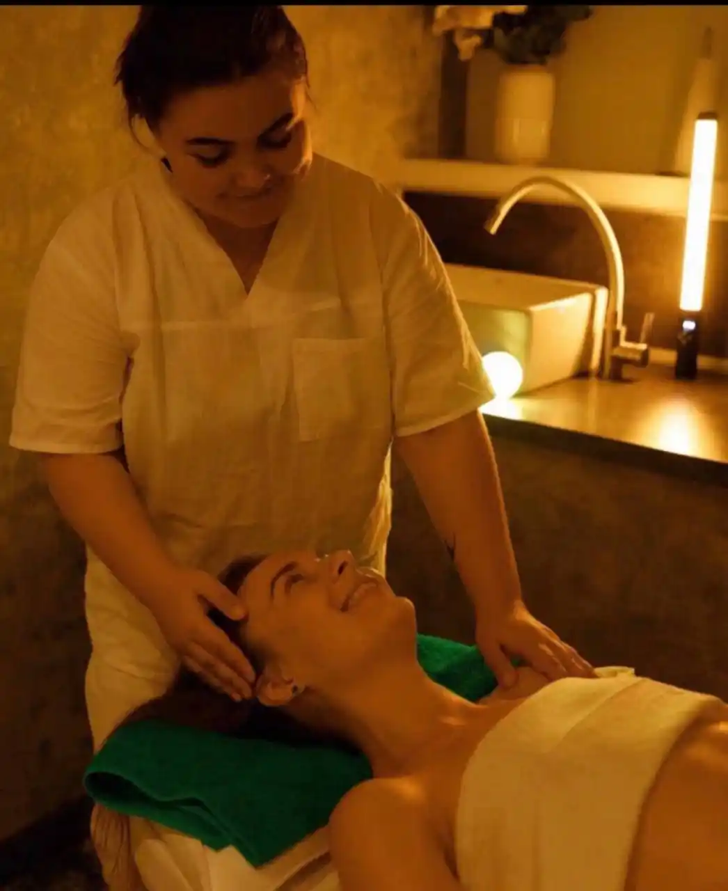 Опытный массажист