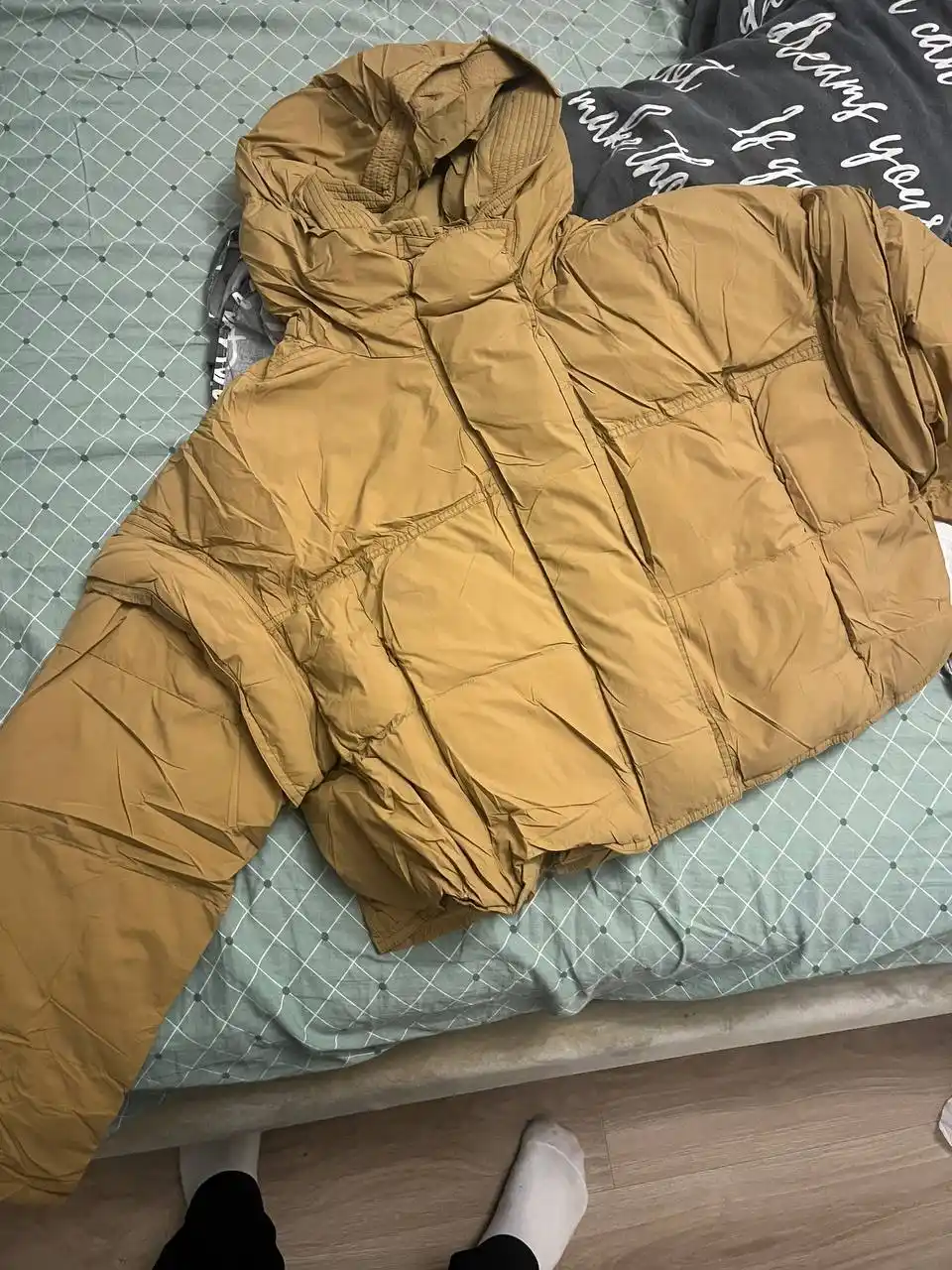 Продам куртки с бирками