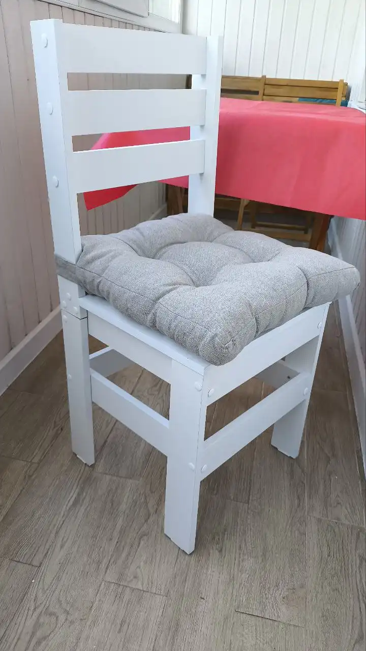 Новые стулья с подушками
