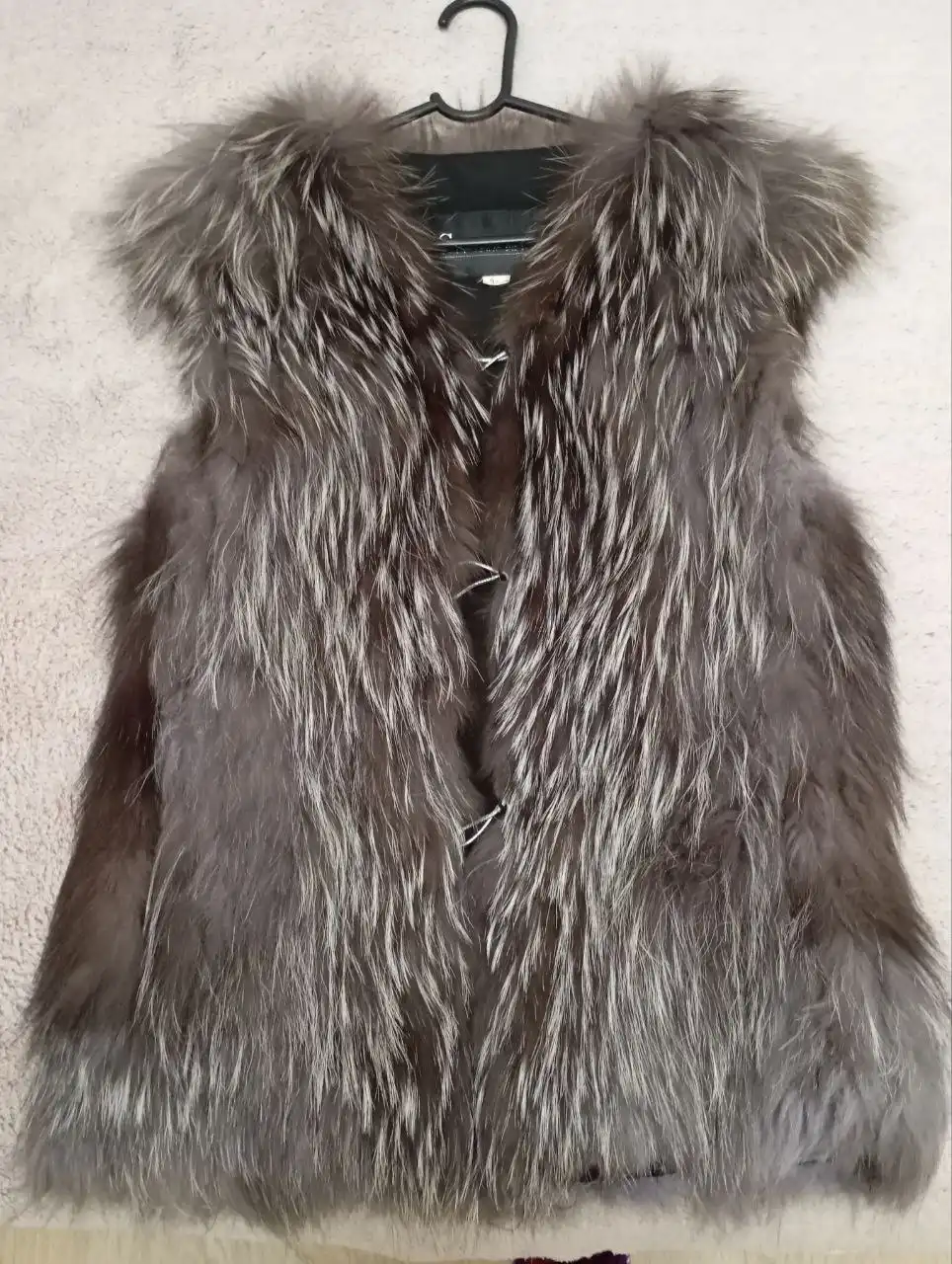 Меховая жилетка размер 42-44