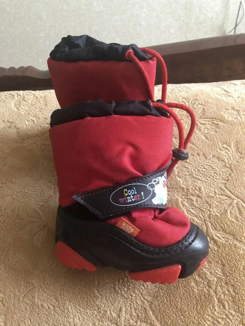 Продам зимние сноубутсы Demar