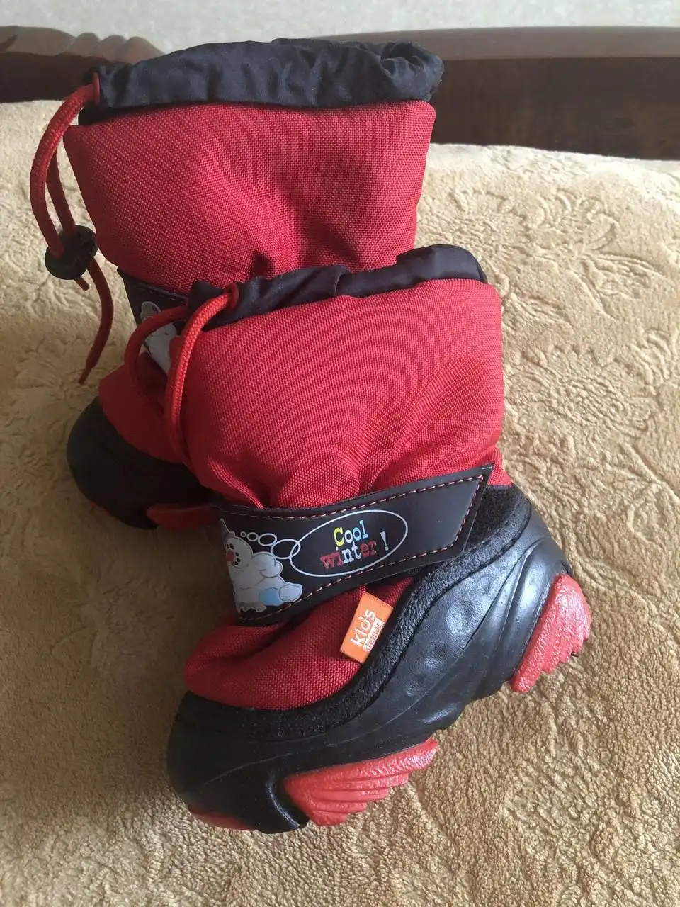 Продам зимние сноубутсы Demar